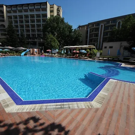 Menada Admiral Plaza Апартаменти *