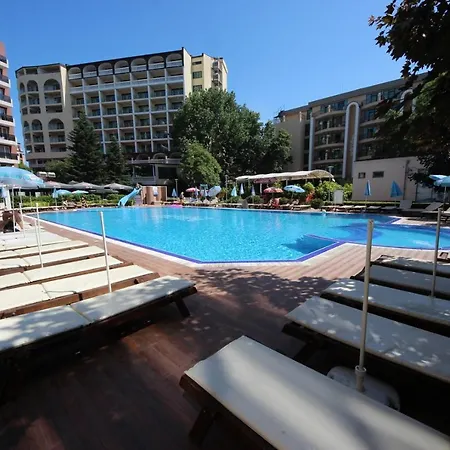 Menada Admiral Plaza Apartment *