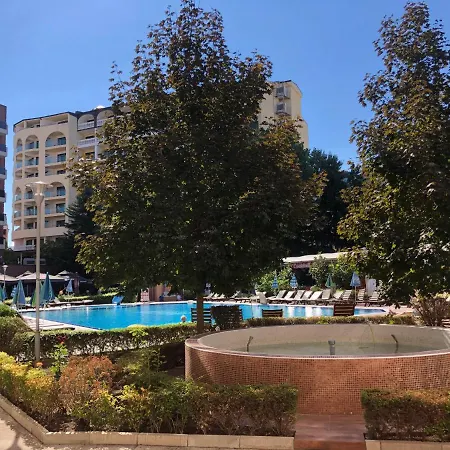 Menada Admiral Plaza