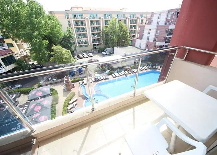 Menada Admiral Plaza Apartment *