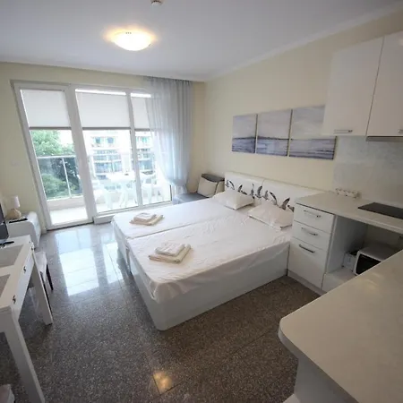 Menada Admiral Plaza